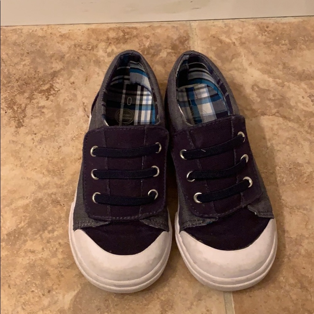 Toddler boys size 10 shoe Velcro